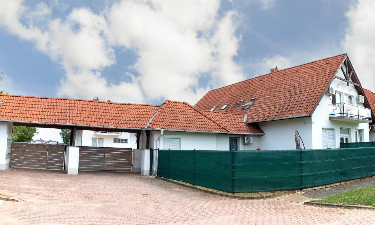 Lux Apartman Buek エクステリア 写真