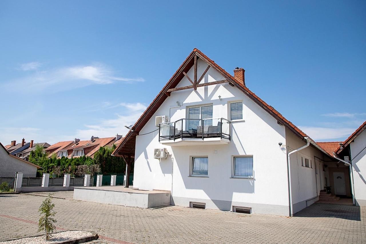Lux Apartman Buek エクステリア 写真